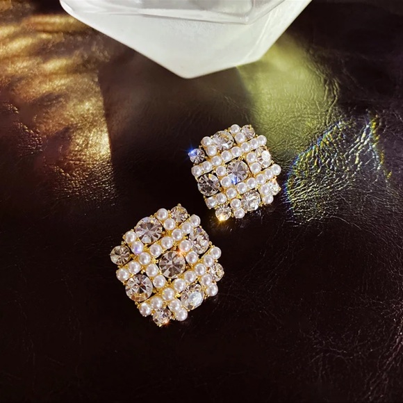 Vintage Inspired Pearl & Crystal Square Earrings - Picture 4 of 5